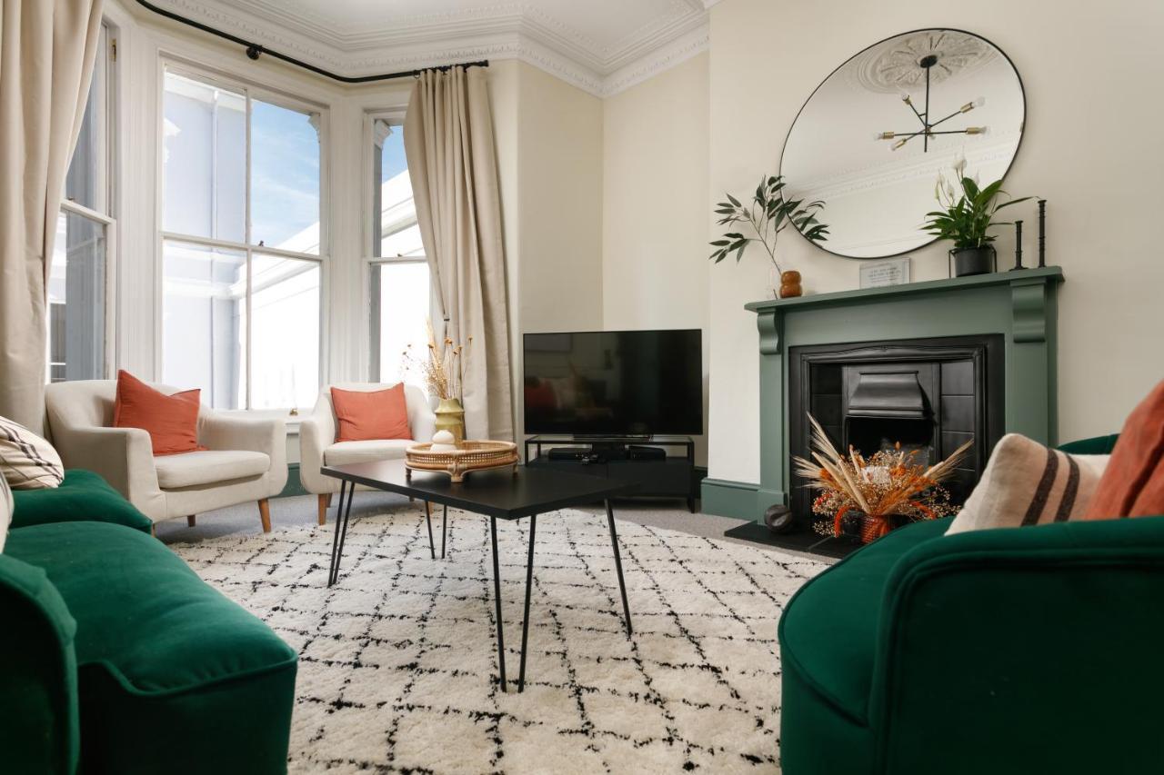 New Luxury For 2024 - Central Plymouth House - Sleeps 10 - Access To Plymouth Town - Close To The Barbican - Pets Welcome - Parking Available - By Luxe Living By Sophia Exterior foto