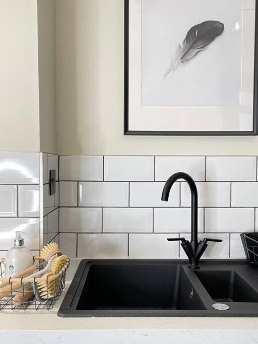 New Luxury For 2024 - Central Plymouth House - Sleeps 10 - Access To Plymouth Town - Close To The Barbican - Pets Welcome - Parking Available - By Luxe Living By Sophia Exterior foto