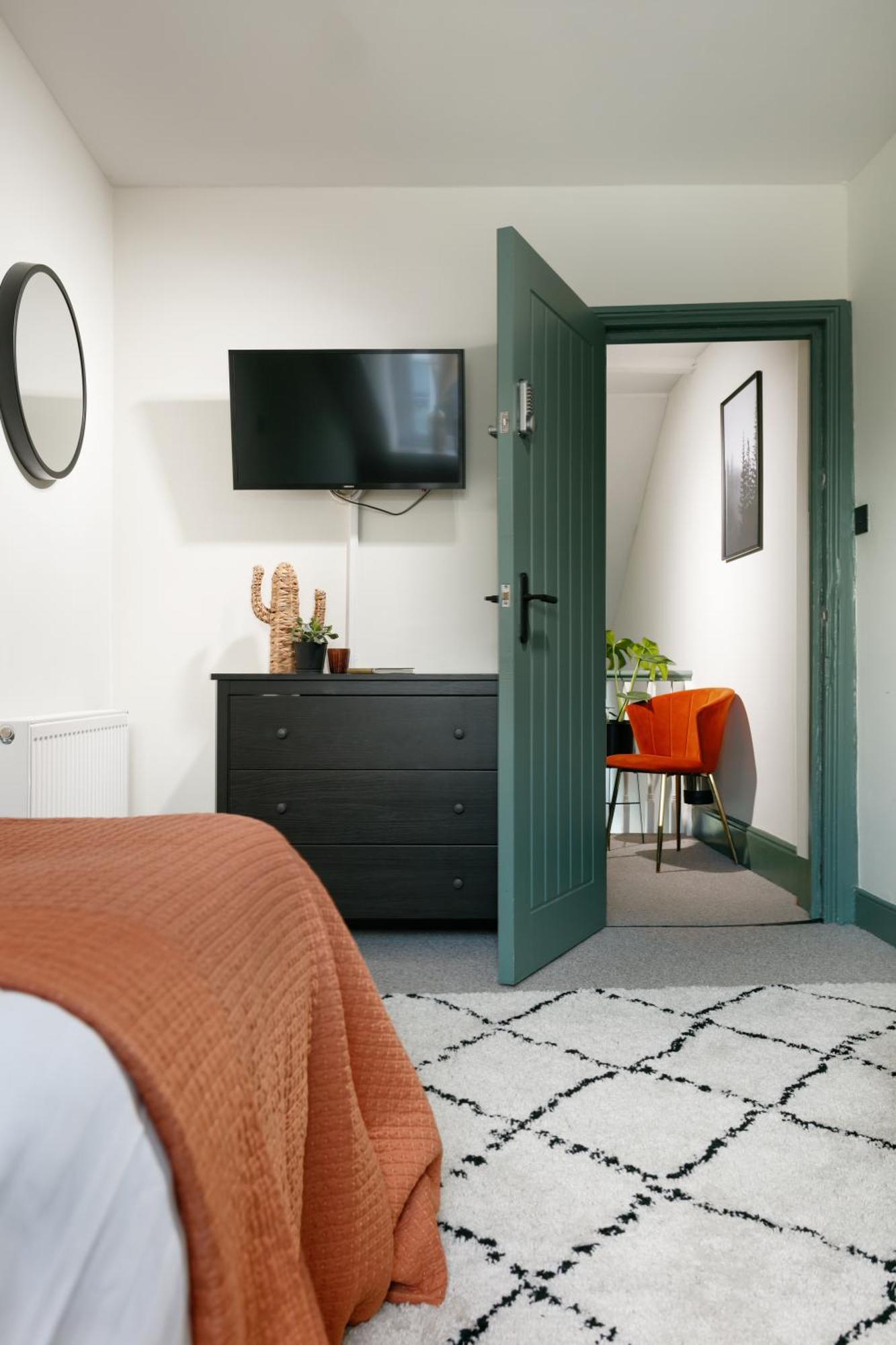 New Luxury For 2024 - Central Plymouth House - Sleeps 10 - Access To Plymouth Town - Close To The Barbican - Pets Welcome - Parking Available - By Luxe Living By Sophia Exterior foto