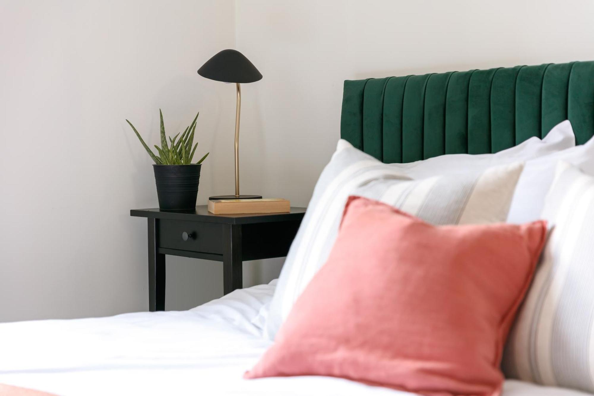 New Luxury For 2024 - Central Plymouth House - Sleeps 10 - Access To Plymouth Town - Close To The Barbican - Pets Welcome - Parking Available - By Luxe Living By Sophia Exterior foto