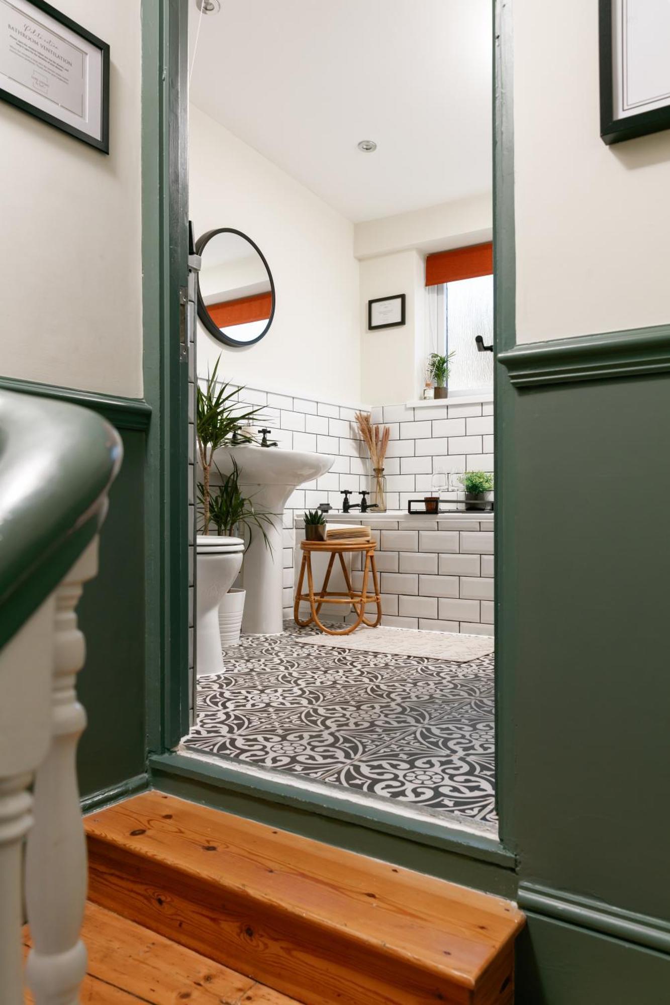 New Luxury For 2024 - Central Plymouth House - Sleeps 10 - Access To Plymouth Town - Close To The Barbican - Pets Welcome - Parking Available - By Luxe Living By Sophia Exterior foto